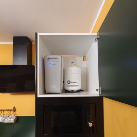 montaż filtra Bluewater Cleone Balance pod zlewem w kuchni